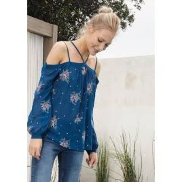 Ro & DE Women's Red W/ Green Blue Orange White Cross-stitch Accent Top,  M - Picture 7 of 7